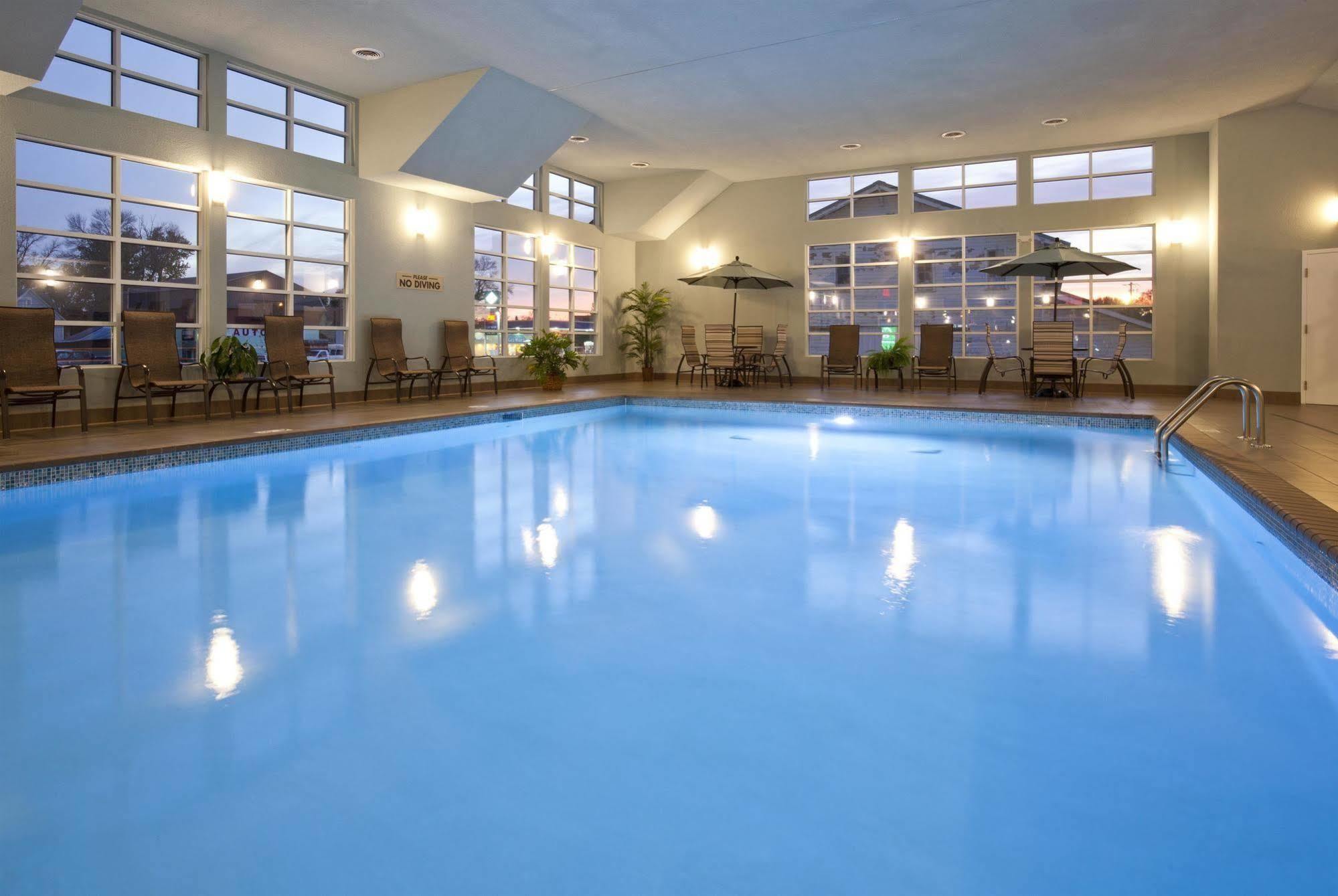 Grandstay Hotel & Suites - Glenwood エクステリア 写真