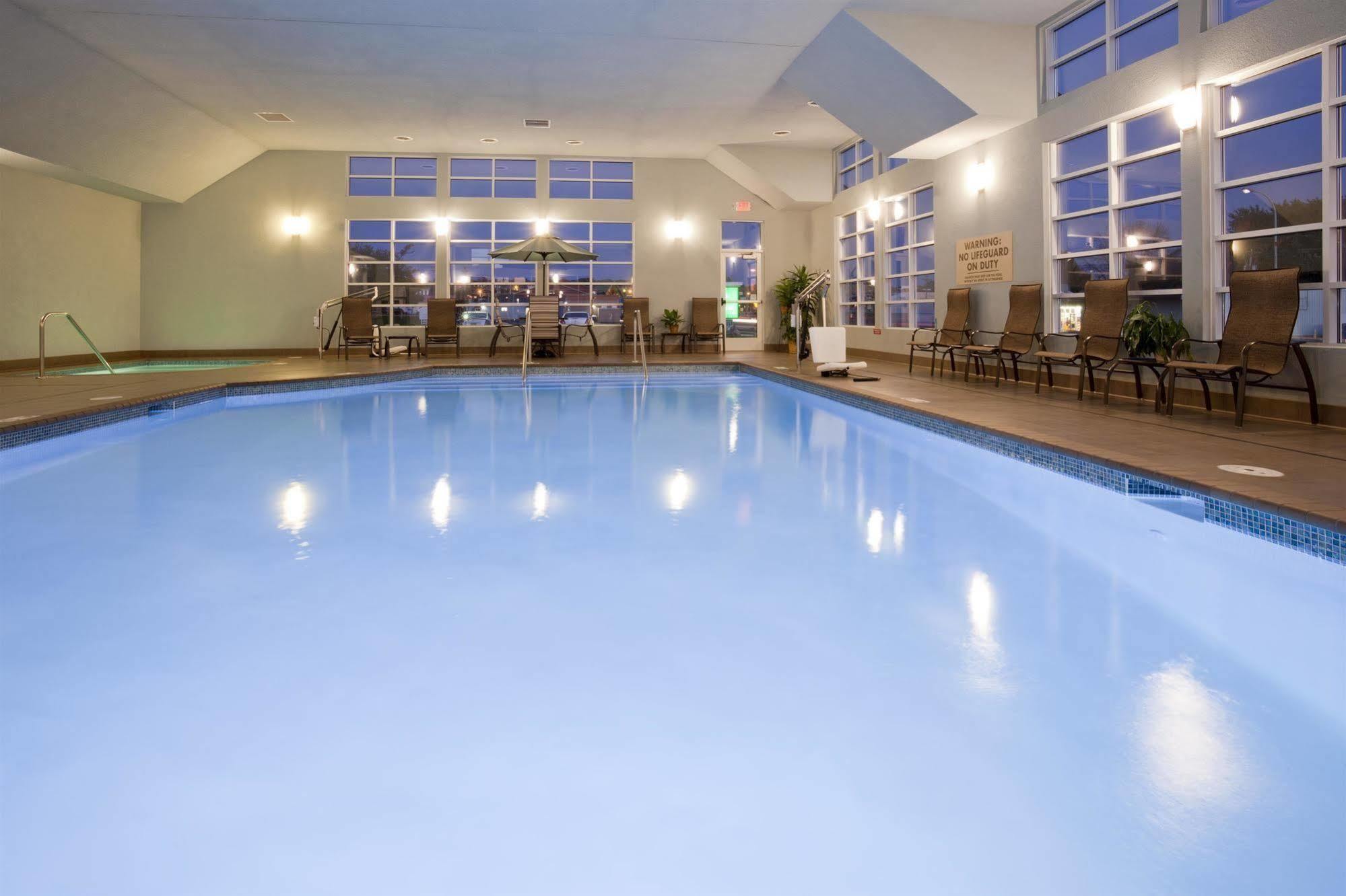Grandstay Hotel & Suites - Glenwood エクステリア 写真
